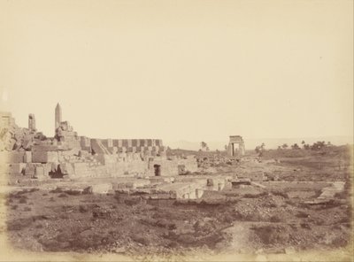 (vista general de Karnak incluyendo el paseo cubierto de Tothmes III) de Théodule Devéria